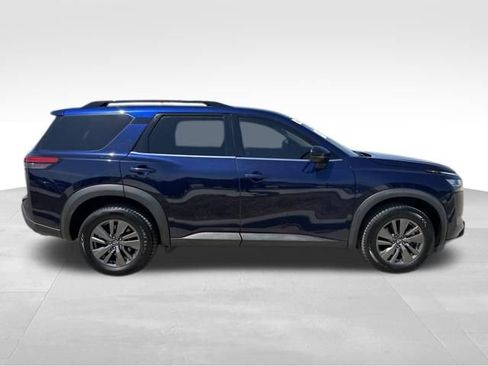 Used 2022 Nissan Pathfinder SV AWD/4WD image 2