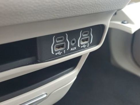 Certified 2024 Chrysler Pacifica Touring-L image 19