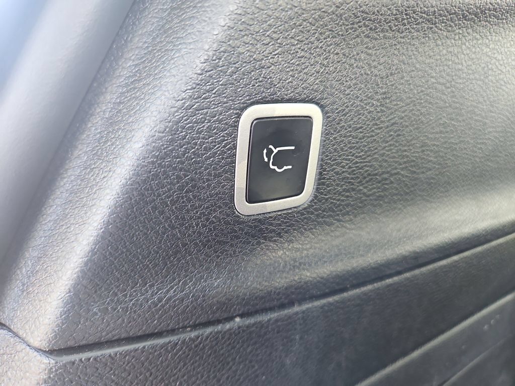 Used 2024 Chrysler Pacifica Limited FWD image 12