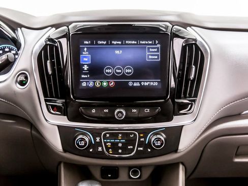 Used 2021 Chevrolet Traverse LT FWD image 18