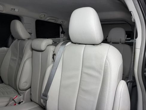 Used 2014 Toyota Sienna XLE FWD image 18