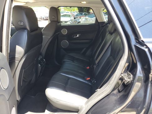 Used 2019 Land Rover Range Rover Evoque SE image 11