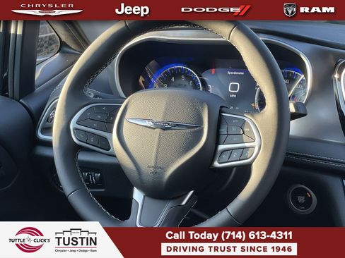 New 2026 Chrysler Pacifica Select FWD image 15