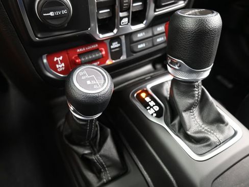 Used 2024 Jeep Gladiator Sport image 22