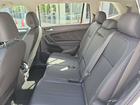 Used 2023 Volkswagen Tiguan SE FWD image 18