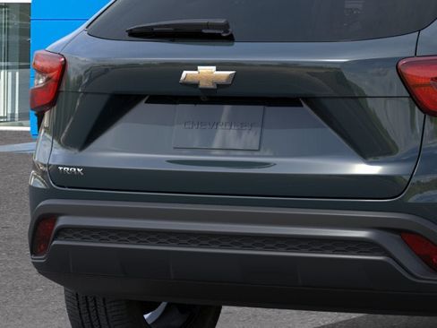 New 2026 Chevrolet Trax LS w/ LS Convenience Package FWD image 33