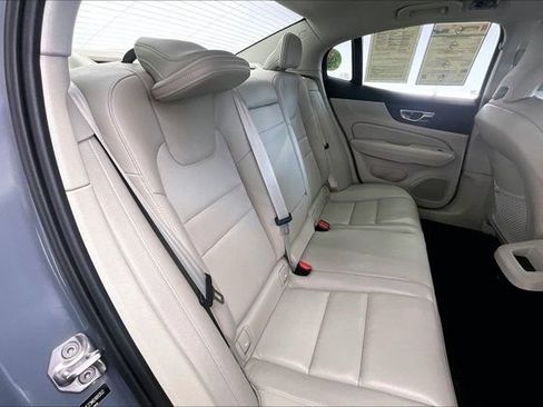Used 2022 Volvo S60 B5 Momentum FWD image 19