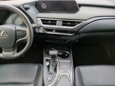 Used 2019 Lexus UX 200 image 31