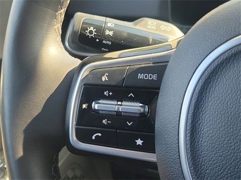 Certified 2025 Kia Carnival image 13