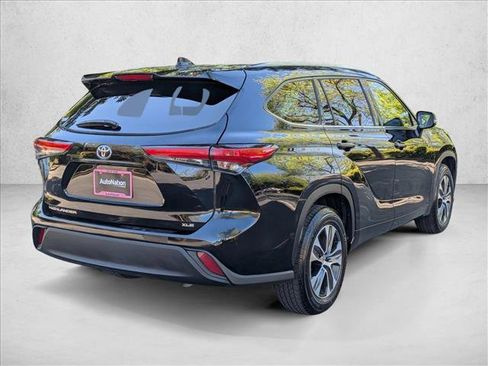 Used 2020 Toyota Highlander XLE image 5