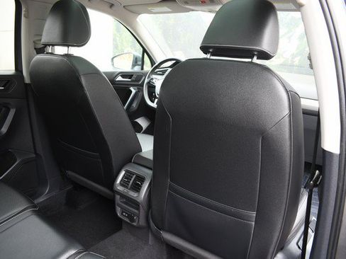 Used 2021 Volkswagen Tiguan SE w/ Panoramic Sunroof Package AWD/4WD image 28