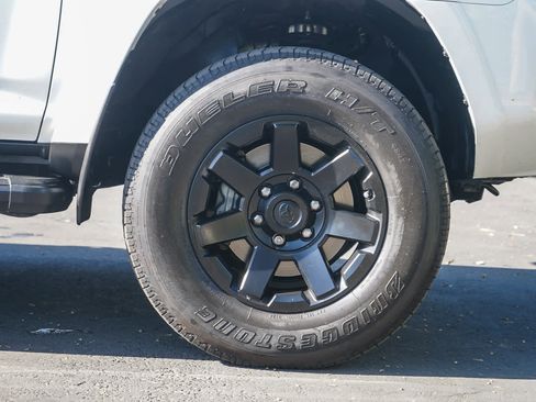 Used 2021 Toyota 4Runner SR5 AWD/4WD image 9
