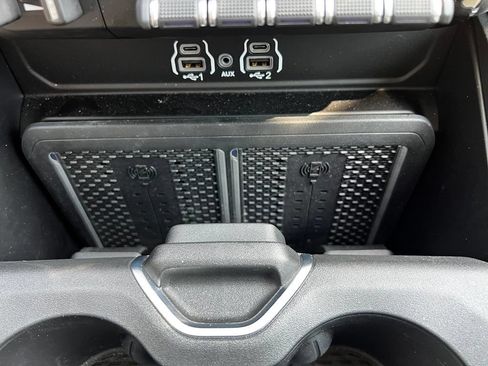 Used 2025 RAM 2500 Laramie AWD/4WD image 40