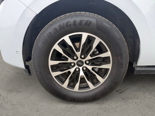 Certified 2025 Ford Expedition Platinum AWD/4WD image 9