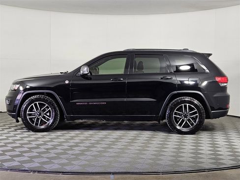 Used 2021 Jeep Grand Cherokee Trailhawk image 3
