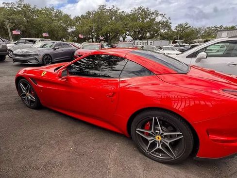Used 2018 Ferrari California T RWD image 7