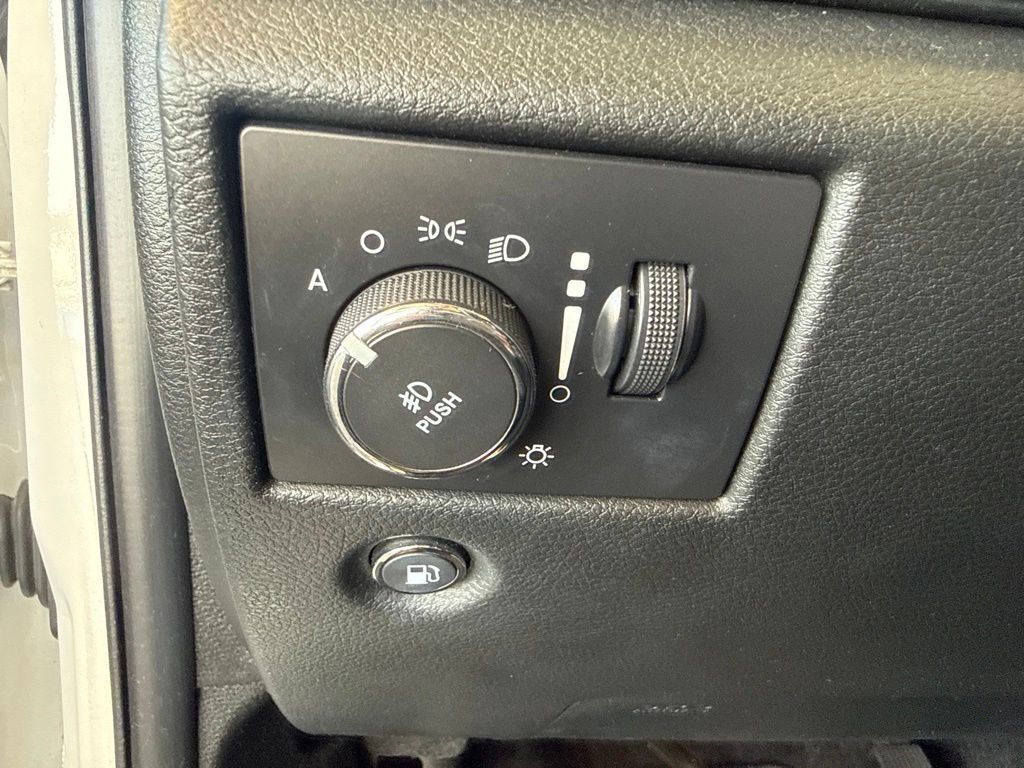 Used 2015 Jeep Grand Cherokee Limited AWD/4WD image 17