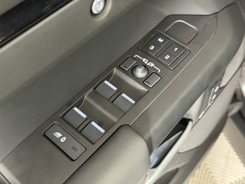 Used 2025 Land Rover Defender 110 S AWD/4WD image 11