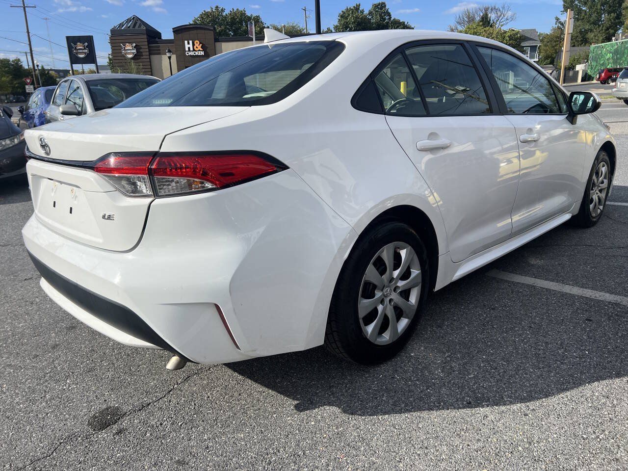 Used 2021 Toyota Corolla LE FWD image 4