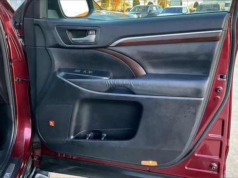 Used 2015 Toyota Highlander Limited image 22