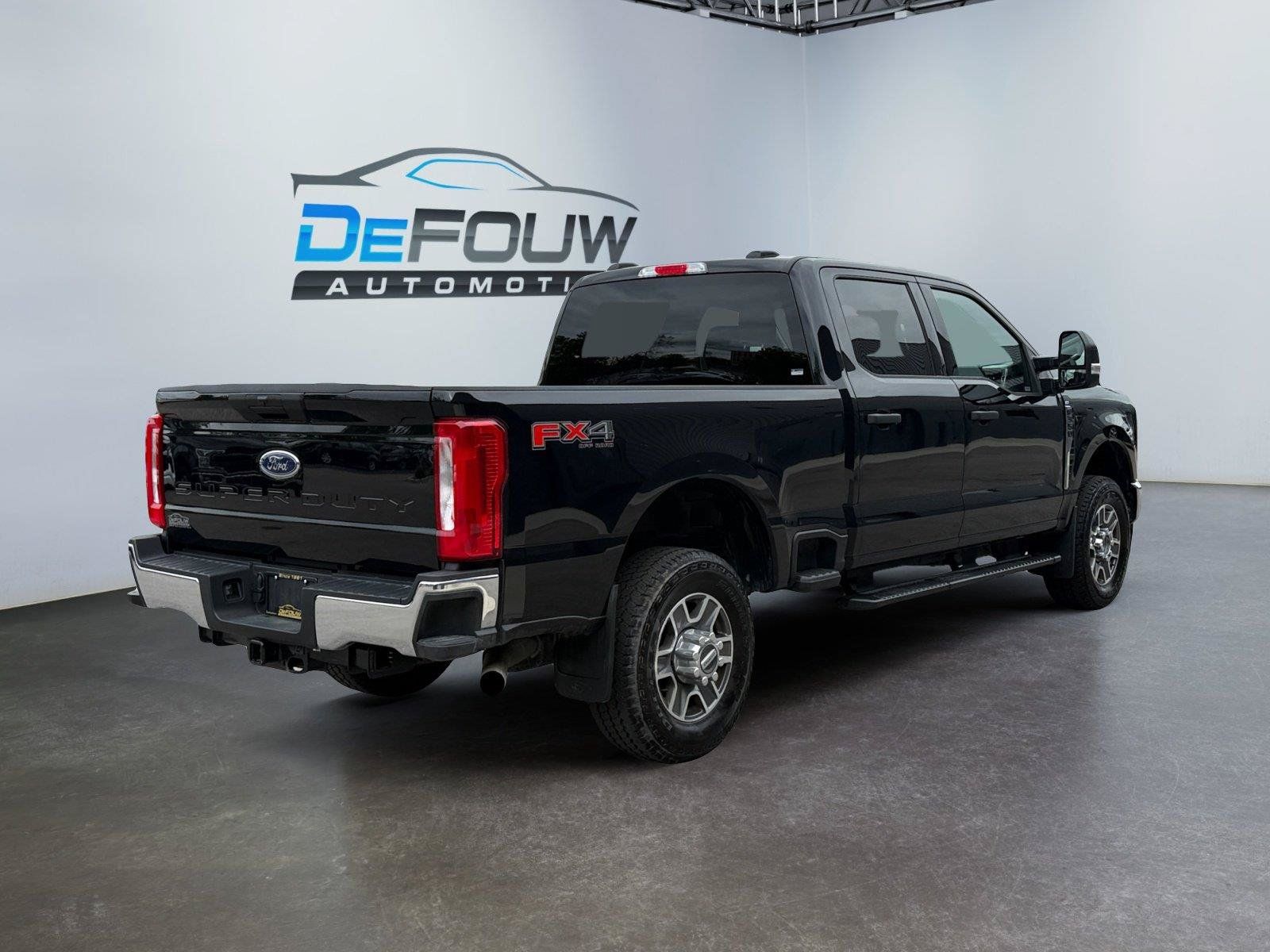 Used 2025 Ford F350 XLT w/ FX4 Off-Road Package AWD/4WD image 3