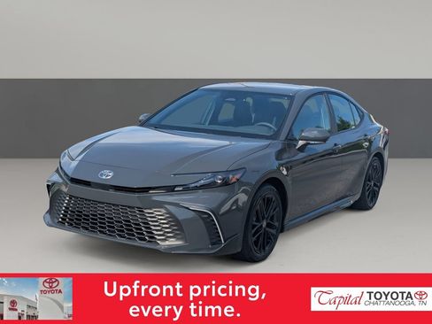 Used 2026 Toyota Camry SE FWD image 4