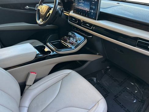 Used 2023 Lincoln Nautilus Reserve w/ Equipment Group 202A image 15