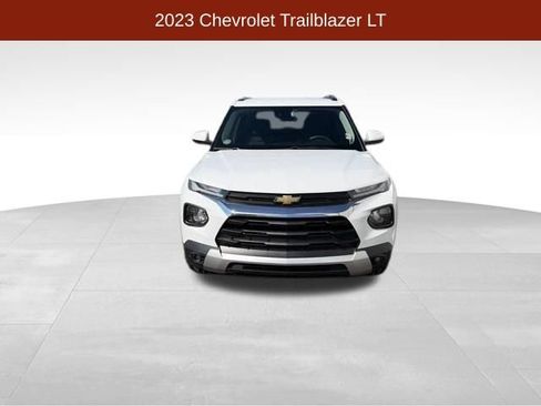 Used 2023 Chevrolet TrailBlazer LT FWD image 2