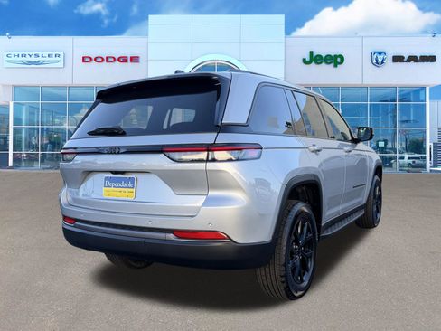 New 2026 Jeep Grand Cherokee Altitude image 10