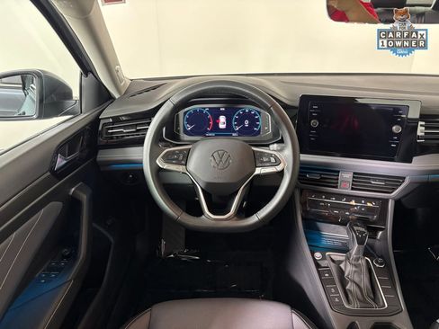 Used 2025 Volkswagen Jetta SEL FWD image 14