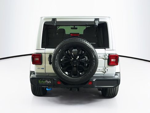 Used 2023 Jeep Wrangler Unlimited Sahara AWD/4WD image 7