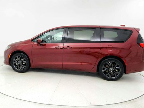 Used 2018 Chrysler Pacifica Touring Plus w/ S Appearance Package FWD image 2