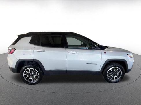 Used 2025 Jeep Compass Trailhawk w/ Trailer Tow Group AWD/4WD image 15