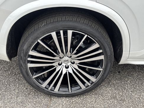 Used 2024 Volvo XC90 B6 Ultimate w/ Lounge Package image 17