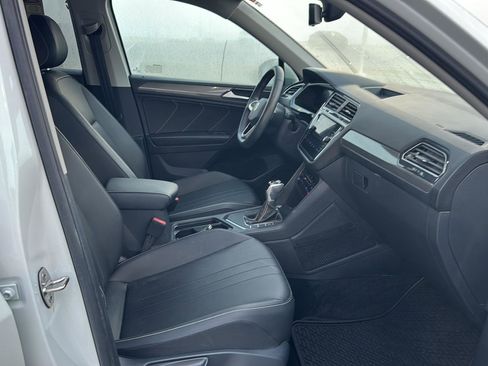 Used 2023 Volkswagen Tiguan SE FWD image 10