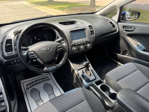 Used 2017 Kia Forte S w/ S Technology Package FWD image 19