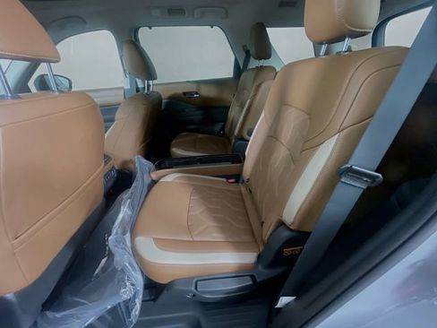 New 2026 Nissan Pathfinder Platinum image 14