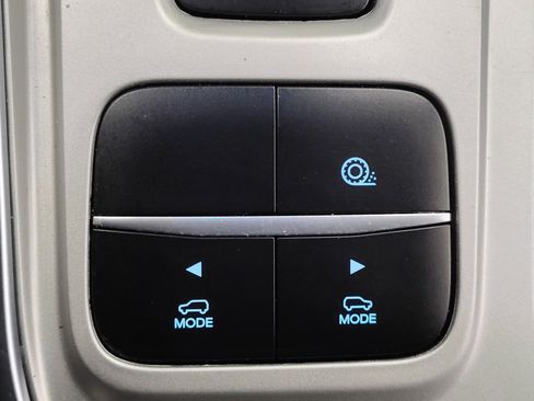 Used 2023 Ford Explorer XLT w/ Equipment Group 202A RWD image 34