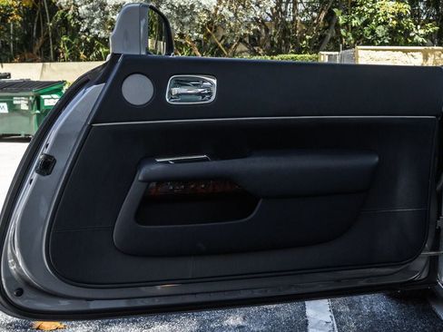 Used 2019 Rolls-Royce Dawn RWD image 24