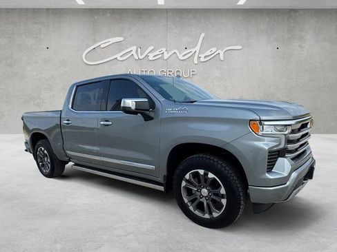 Used 2025 Chevrolet Silverado 1500 High Country w/ Technology Package AWD/4WD image 2