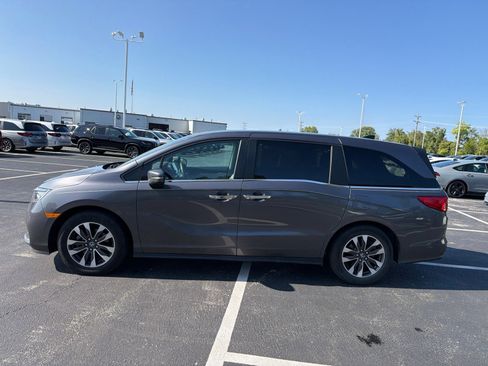 Used 2024 Honda Odyssey EX-L image 3