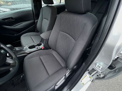 Used 2025 Toyota Corolla LE image 36