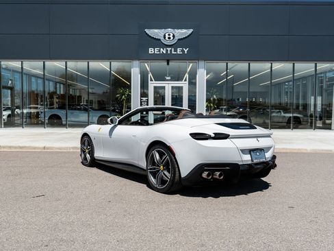 Used 2024 Ferrari Roma Spider RWD image 8
