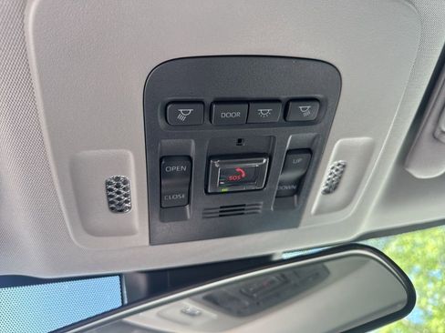 Used 2024 Toyota Camry SE image 9