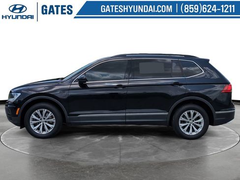 Used 2018 Volkswagen Tiguan SE w/ Panoramic Sunroof Package AWD/4WD image 6