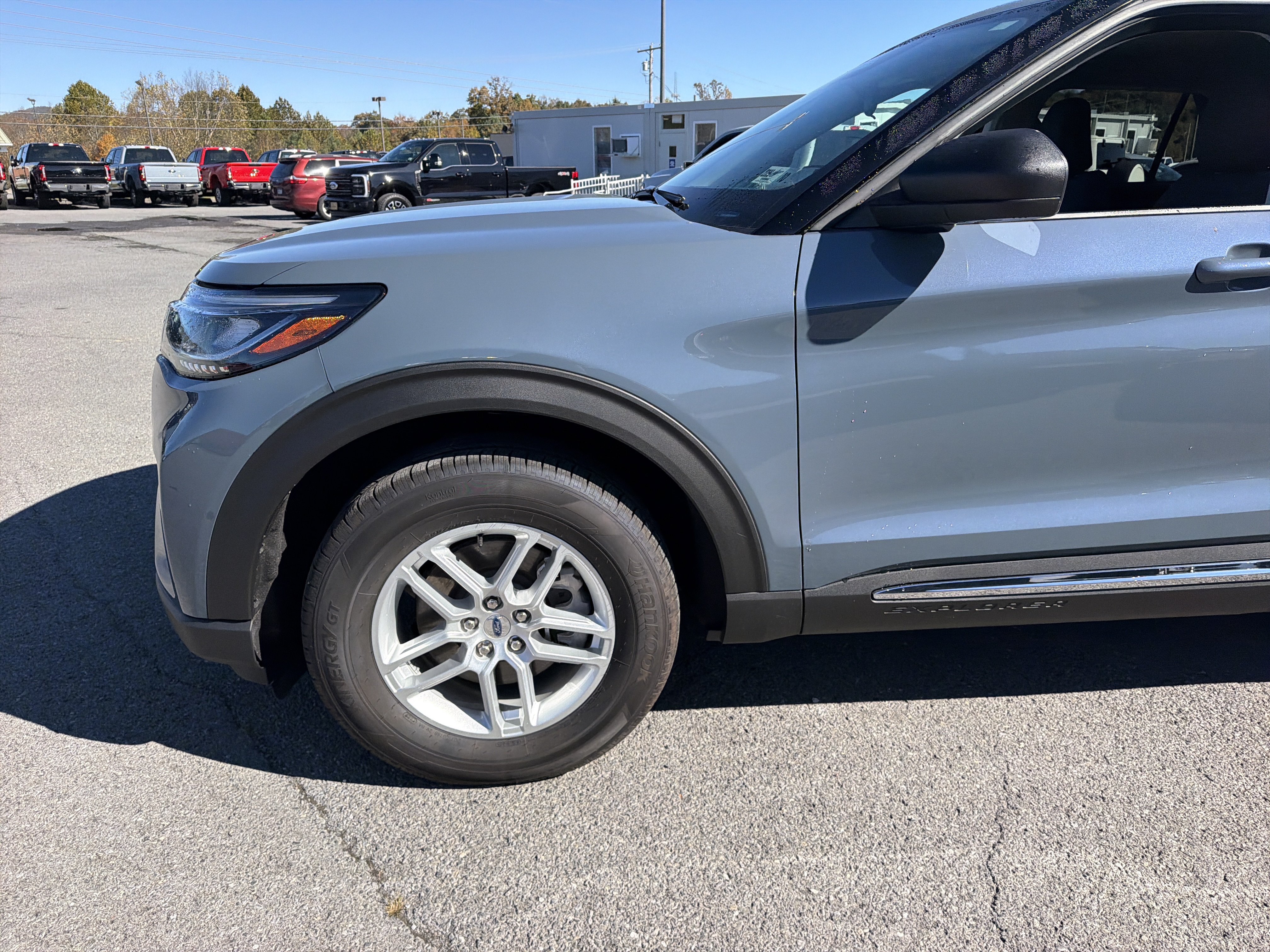 Used 2025 Ford Explorer Active AWD/4WD image 9