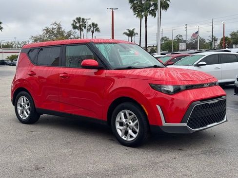 Certified 2025 Kia Soul LX image 6