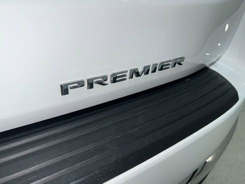 Used 2024 Chevrolet Suburban Premier RWD image 29