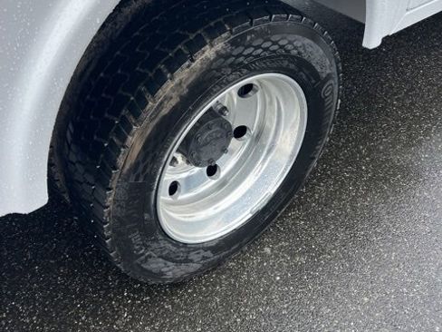 New 2025 Ford F450 XLT w/ XLT Value Package image 5