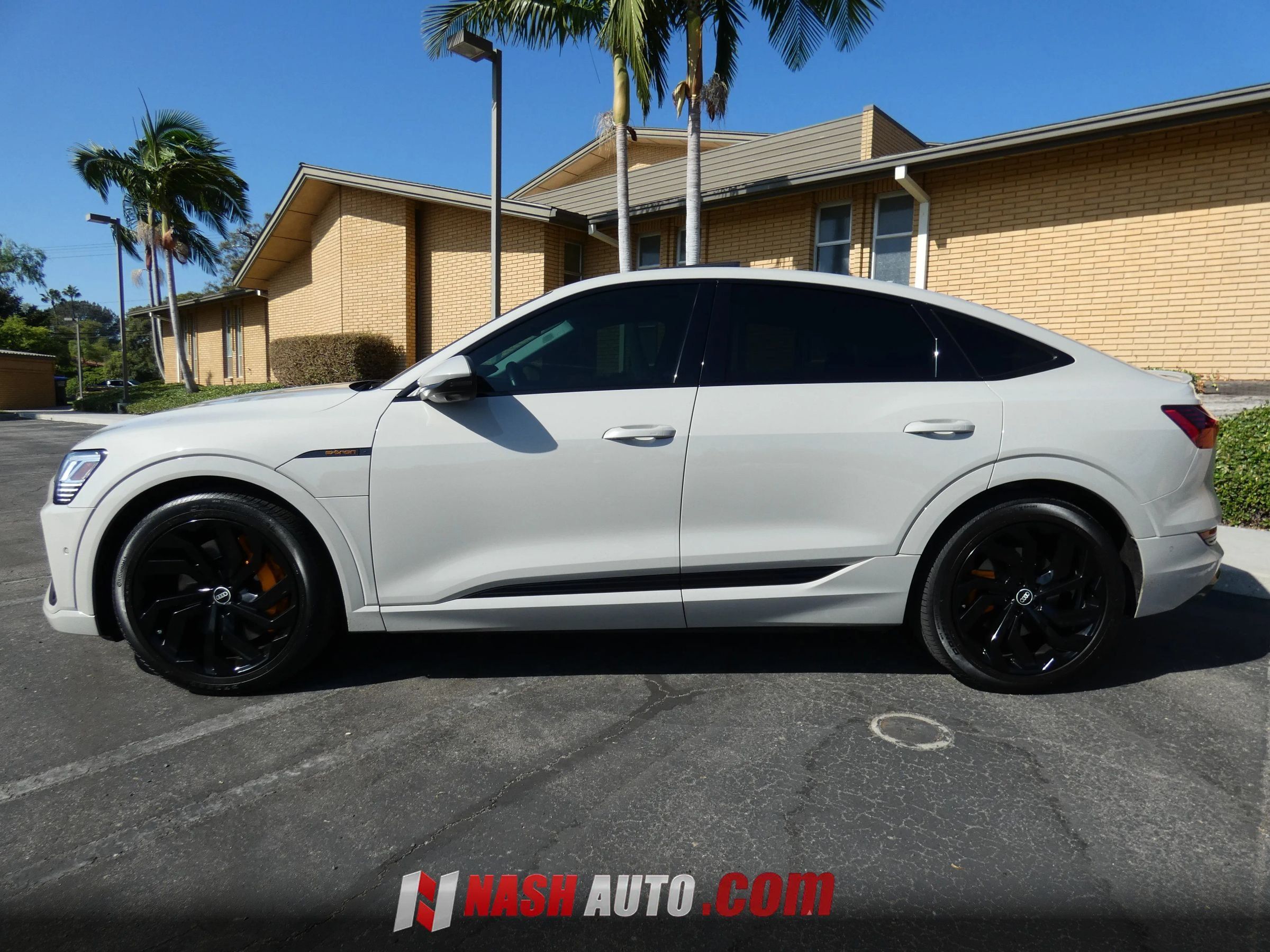 Used 2022 Audi e-tron Premium Plus w/ Premium Plus Package AWD/4WD image 14